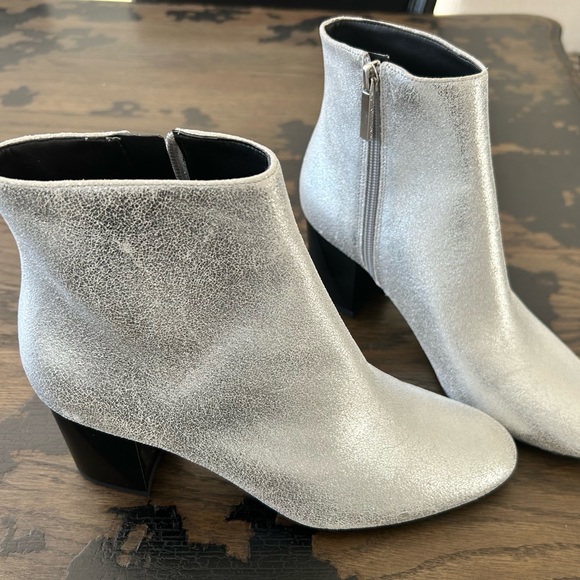 Silver booties. - Picture 5 of 7